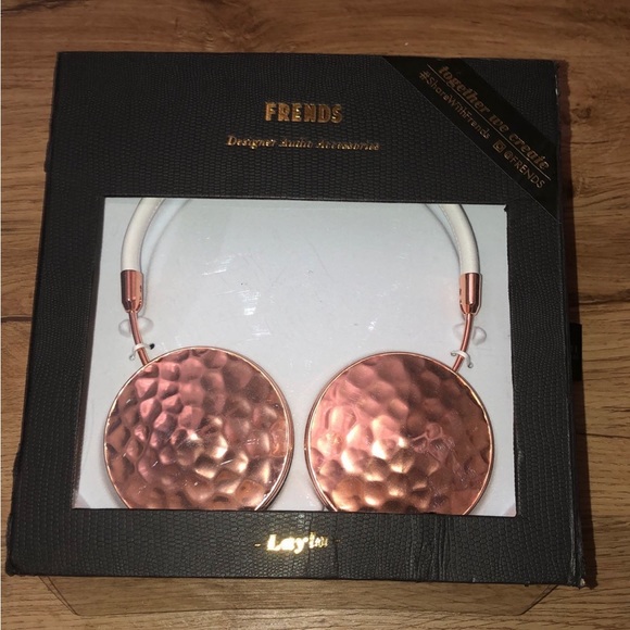 NIB FRENDS Taylor Rose Wired Headphones Over Ear Bundle, Women’s Fashion, 3 Butt - Picture 1 of 7